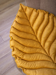 Mr.Kranch лежанка для собак Листочек, средняя двусторонняя, с имитацией кожи, 90х65х5 см, охра