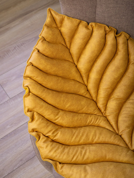 Mr.Kranch лежанка для собак Листочек, средняя двусторонняя, с имитацией кожи, 90х65х5 см, охра